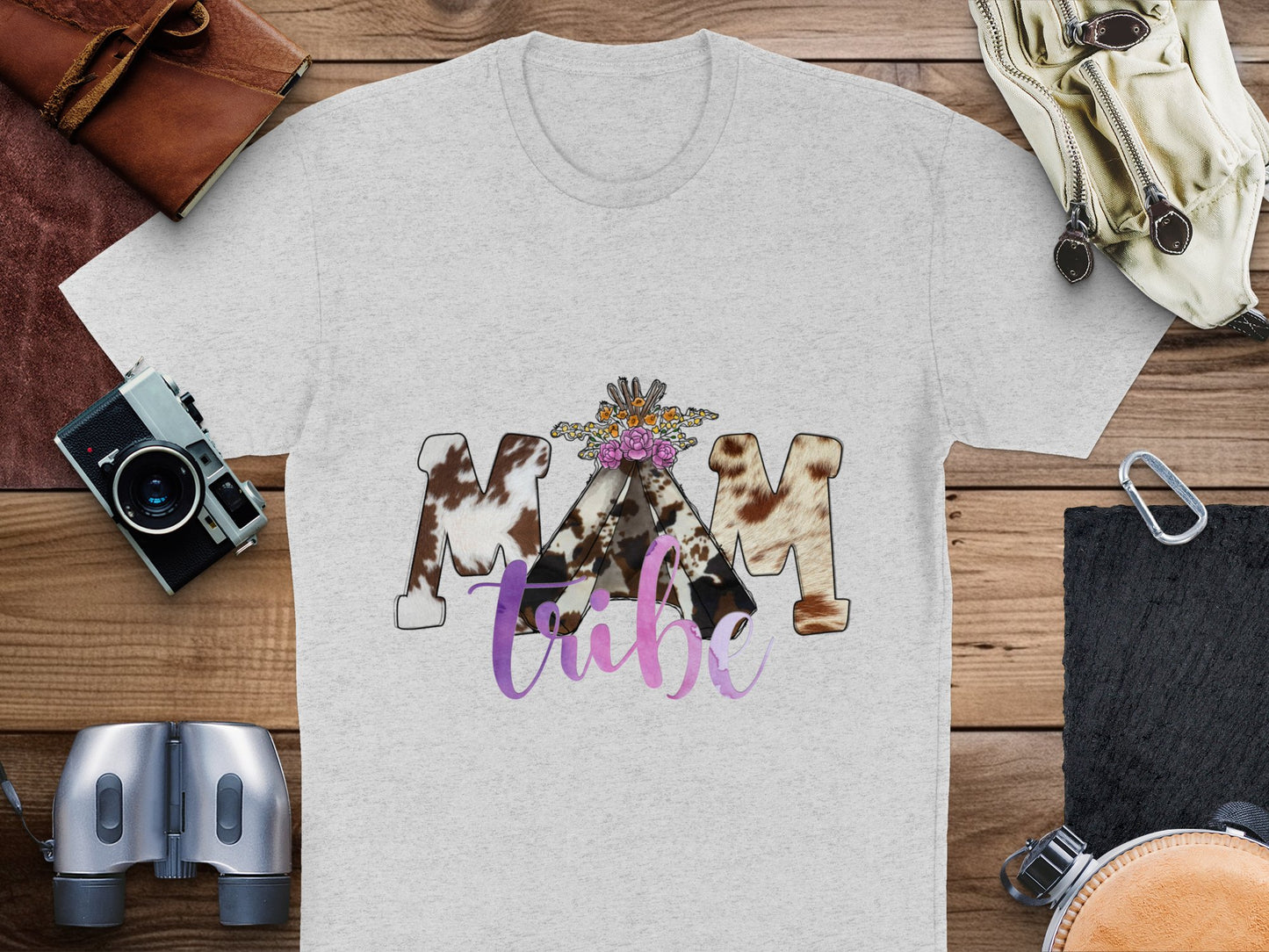 Women's Graphic Tee, Vintage Camera Print, Floral Accent, Casual Fashion, Trendy T-shirt Design
