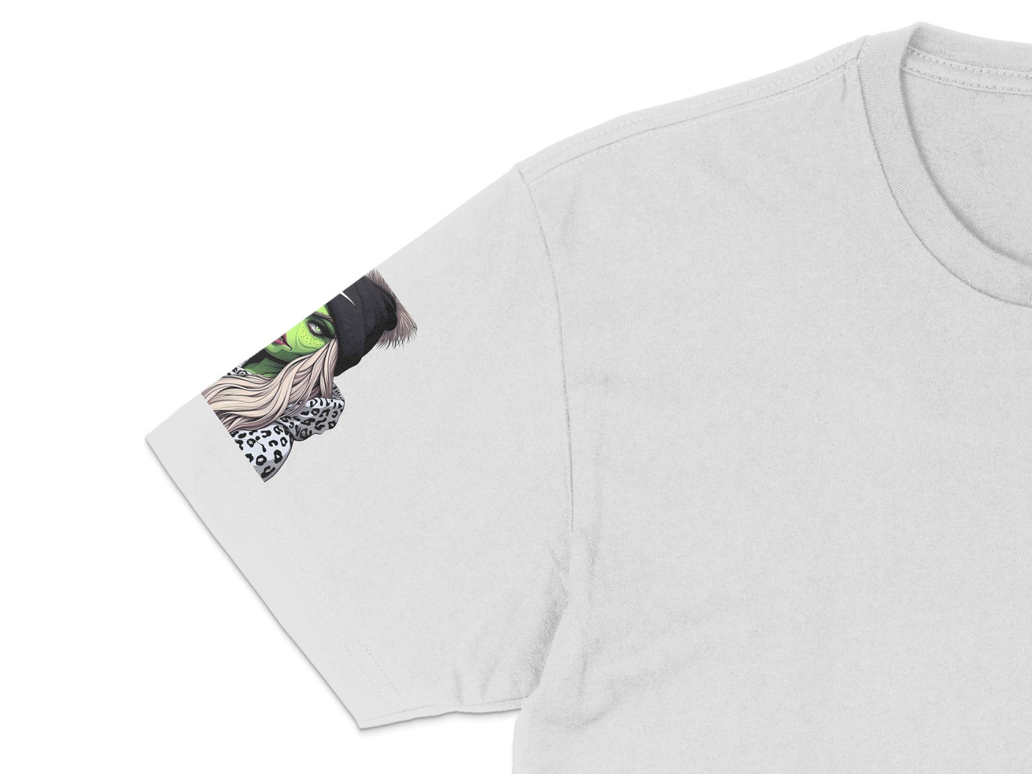 Unique White T-Shirt with Green Eye and Patterned Owl Graphic, Trendy Owl Tee-Shirt, Fashionable Casual Wear