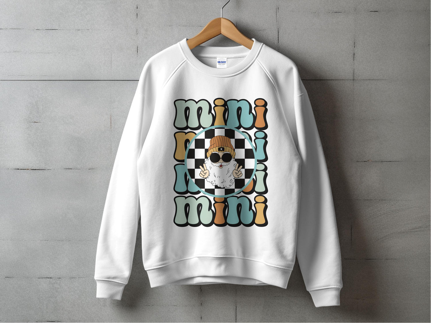 Trendy White Sweatshirt with Checkerboard Coffee Cup Design, Casual Graphic Pullover, Streetwear Style Top