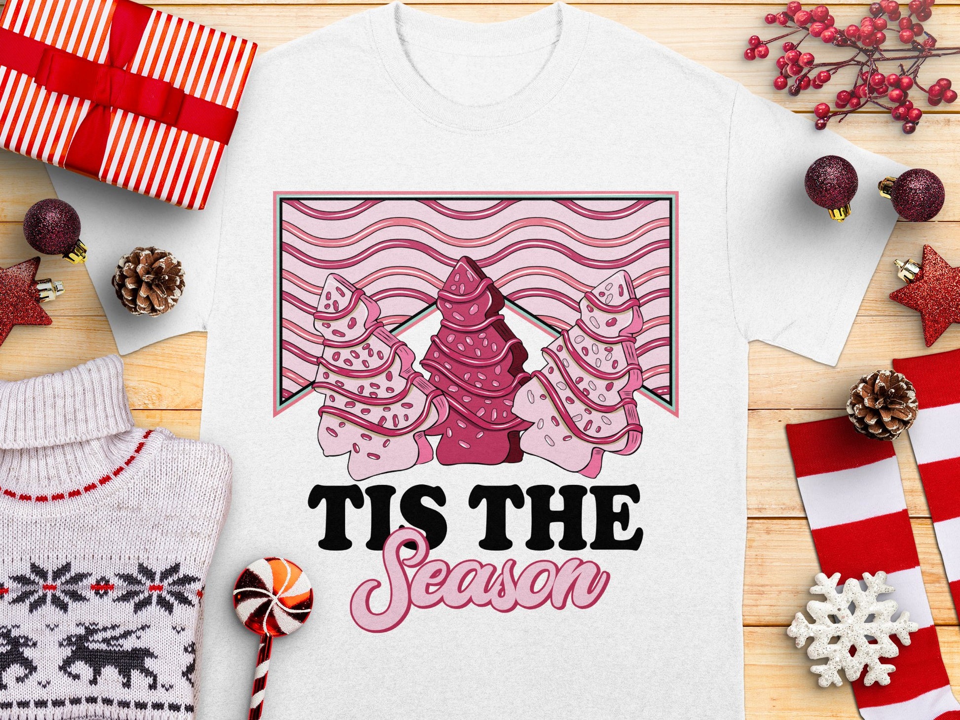 Festive Christmas T-Shirt, Tis The Season Graphic Tee, Holiday Apparel, Casual Winter Clothing, Cute Xmas Trees Design